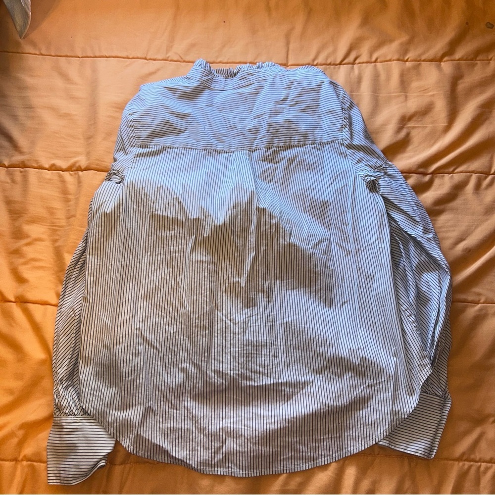 A new day button down top - Picture 4 of 4